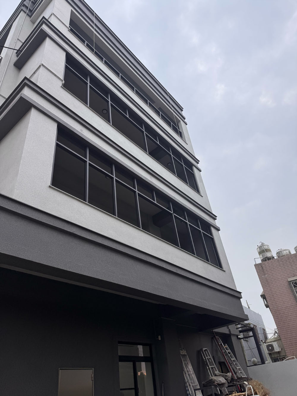 高雄維新不鏽鋼氣密窗與陽台包覆施工照片 04