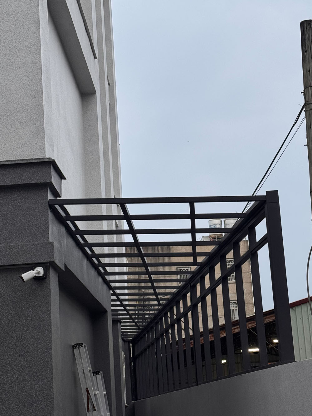 高雄維新不鏽鋼氣密窗與陽台包覆施工照片 05