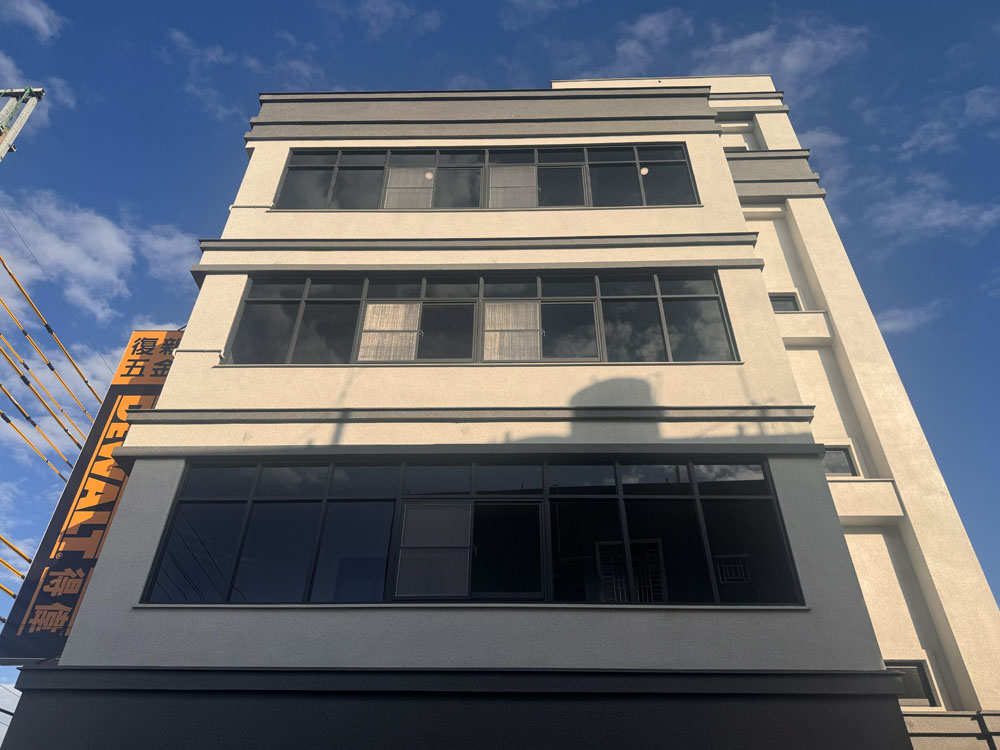 高雄維新不鏽鋼氣密窗與陽台包覆施工照片 09